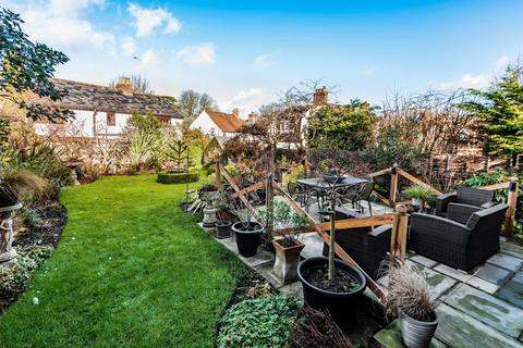 8 Cottage Grounds, Stone, Aylesbury, HP17 8NQ
