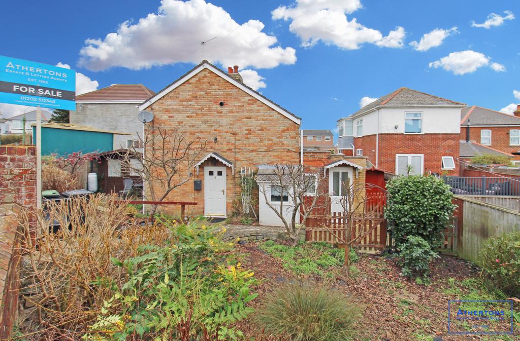 Forest View Road, Bournemouth. BH9 2 bed semidetached house £280,000