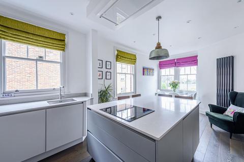 Fernlea, 100 Crouch Hill, London, N8 9EA