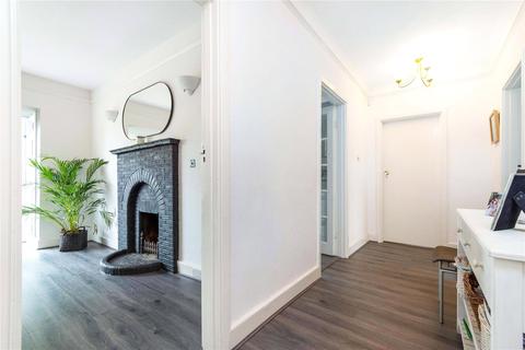 8 Holland Way, Bromley, BR2 7DN
