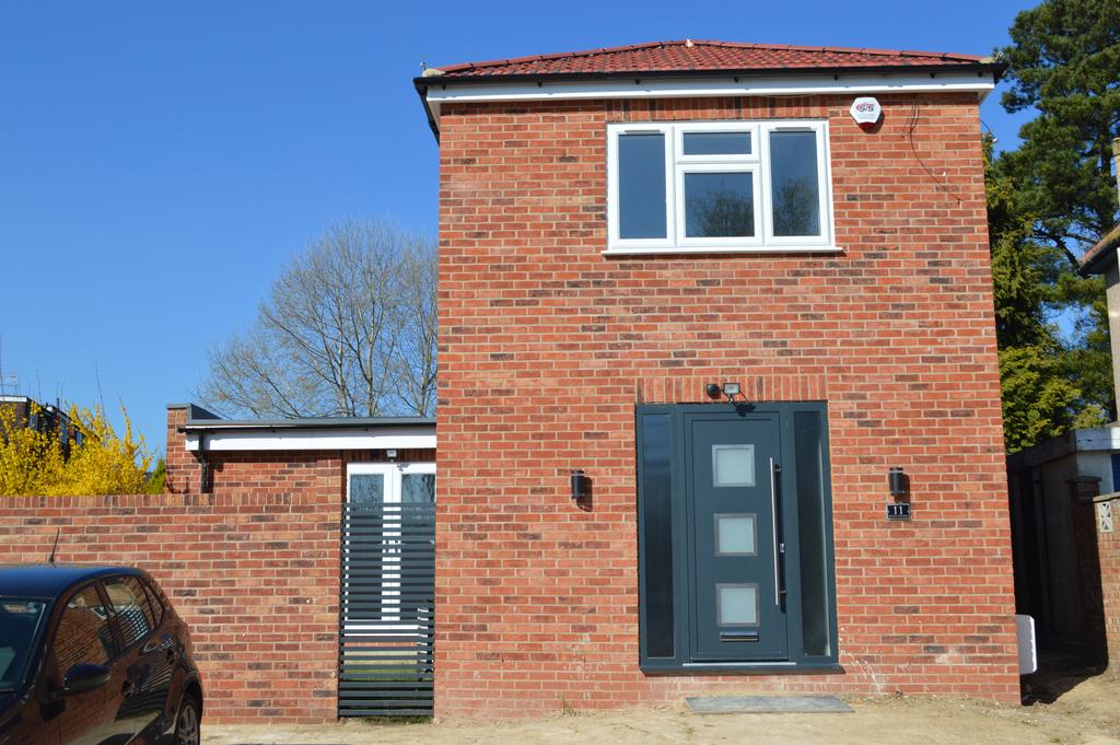 Elton Avenue, Greenford, Greater... 2 bed detached house £525,000