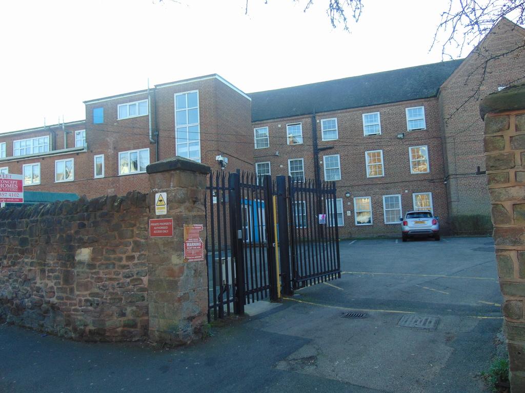 Cardinal House, Bridge Road, Alum Rock Studio £20,000
