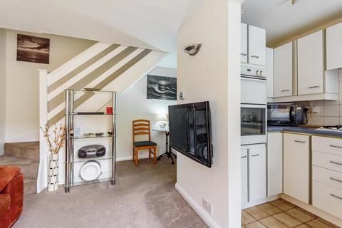 2 Tideway Close, Richmond, TW10 7YR