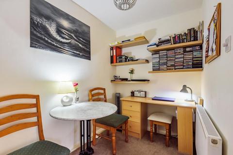 2 Tideway Close, Richmond, TW10 7YR