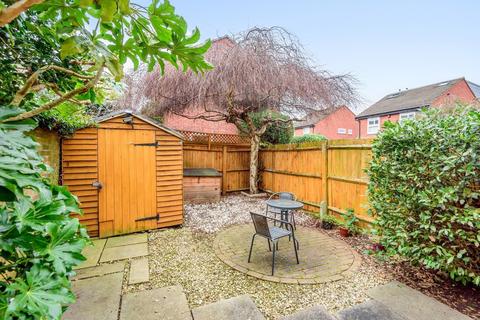 2 Tideway Close, Richmond, TW10 7YR