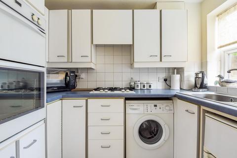 2 Tideway Close, Richmond, TW10 7YR