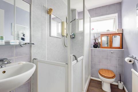2 Tideway Close, Richmond, TW10 7YR