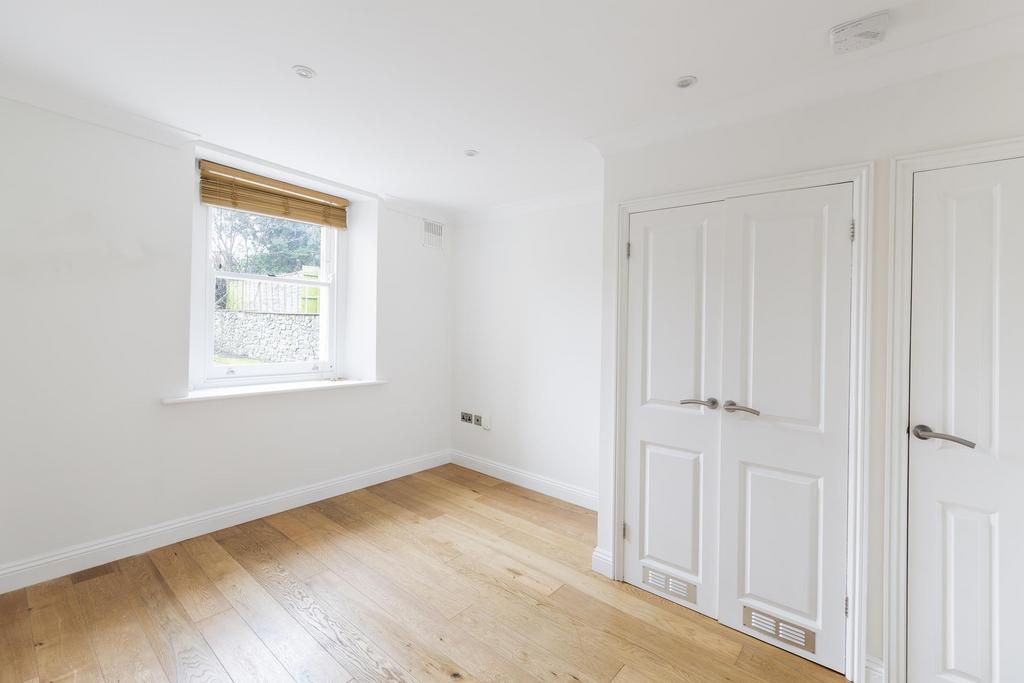 Apartment in Cotham - View 3