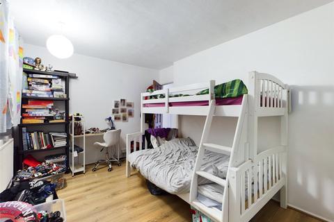 2 bedroom apartment for sale - Mallard Way, Kingsbury, London., NW9