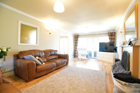 4 bedroom detached house to rent, Carpenders Close, Harpenden, AL5