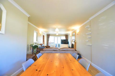 4 bedroom detached house to rent, Carpenders Close, Harpenden, AL5