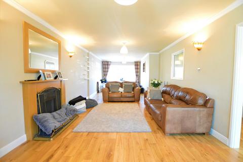4 bedroom detached house to rent, Carpenders Close, Harpenden, AL5