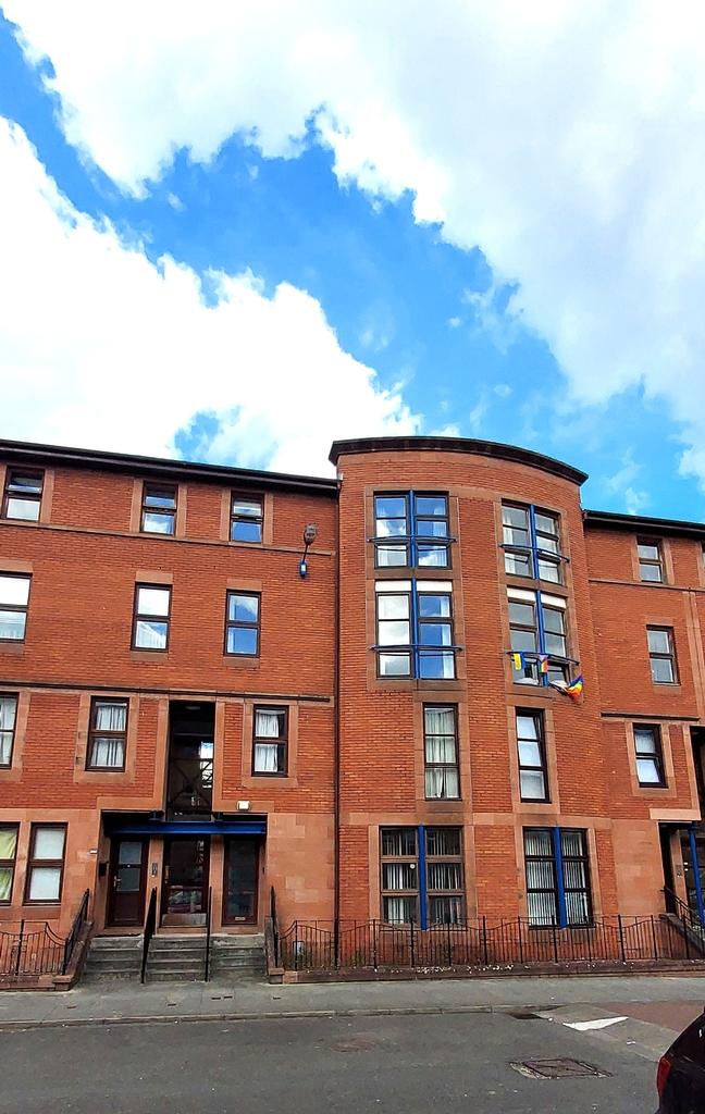 Flat 2/1, 121 Old Rutherglen Road, Glasgow 2 bed flat £895 pcm (£207 pw)