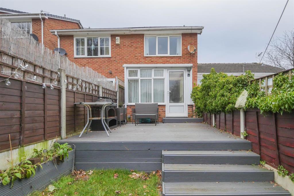 New Park Croft, Farsley, LS28 2 bed terraced house £220,000