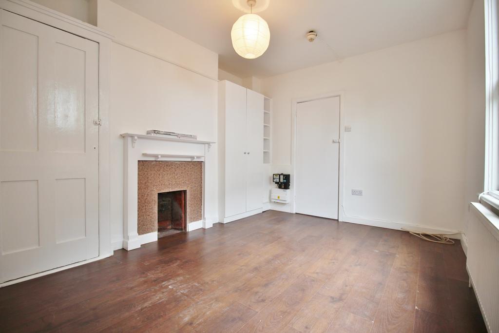 Studio with Garden Access