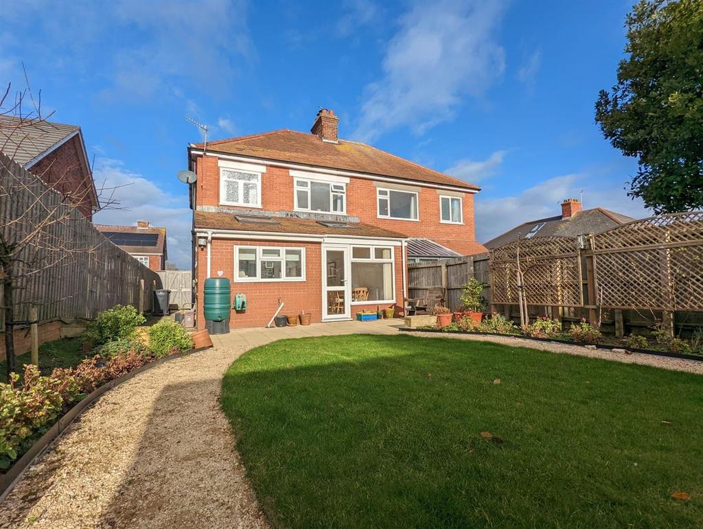 Monmouth Avenue, Weymouth 3 bed semidetached house £435,000