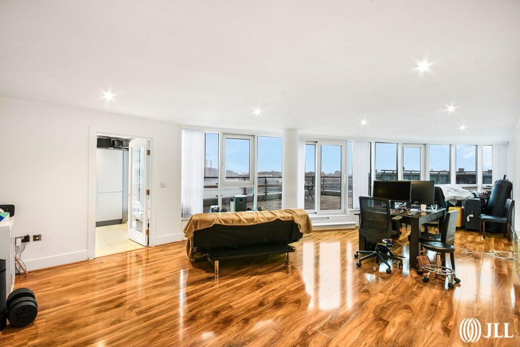 St. Wharf London SW8 2 bed apartment £3,200 pcm (£738 pw)