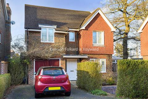 17 Cheyne Park Drive, West Wickham, BR4 9LQ