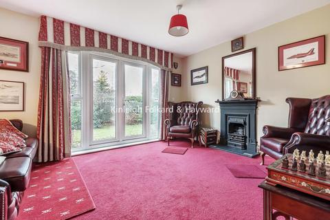 17 Cheyne Park Drive, West Wickham, BR4 9LQ