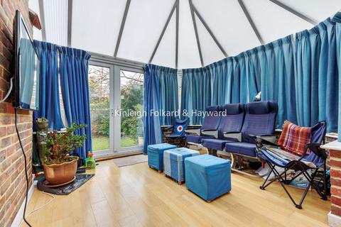 17 Cheyne Park Drive, West Wickham, BR4 9LQ