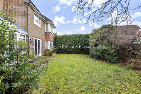 17 Cheyne Park Drive, West Wickham, BR4 9LQ