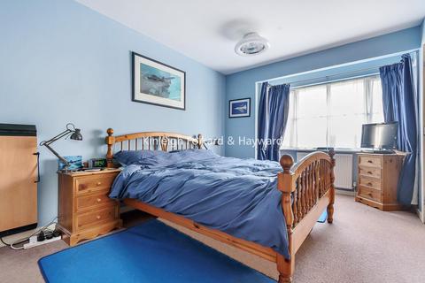 17 Cheyne Park Drive, West Wickham, BR4 9LQ