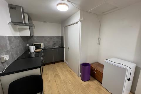 Studio to rent, Kember Street,  Islington, N1