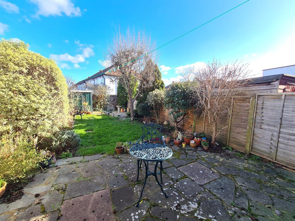 Limes Avenue, Carshalton, SM5 2AF 3 bed terraced house £475,000