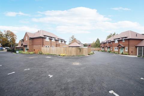 undefined, London Road, Hampshire RG27