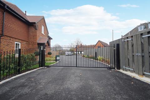 undefined, London Road, Hampshire RG27