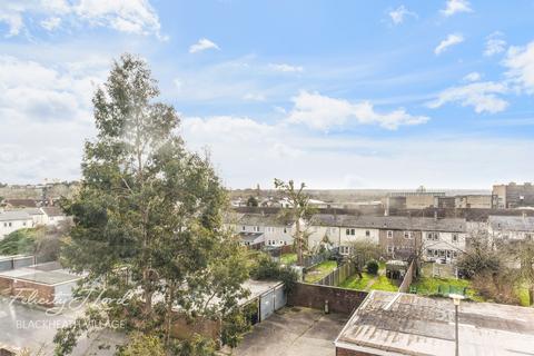 298 Wricklemarsh Road, London, SE3 8ES