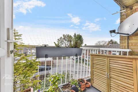 298 Wricklemarsh Road, London, SE3 8ES