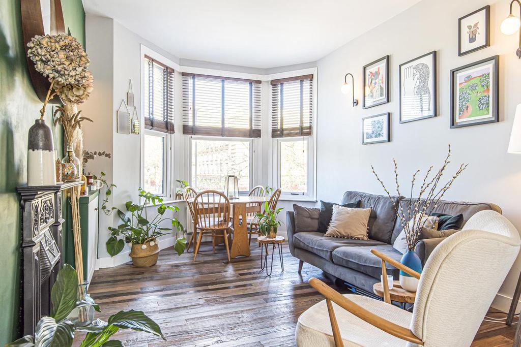The Vale, Acton 1 bed flat £370,000