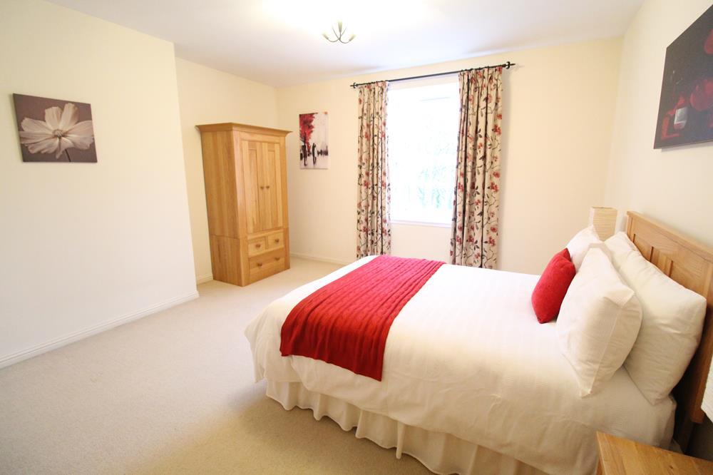 Bedroom 1 − pic 2