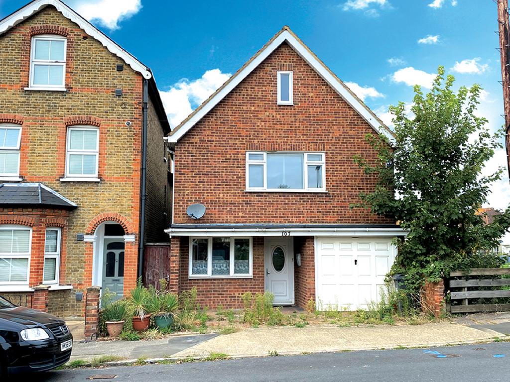 107 Tachbrook Road, Feltham, Middlesex 4 bed detached house £300,000