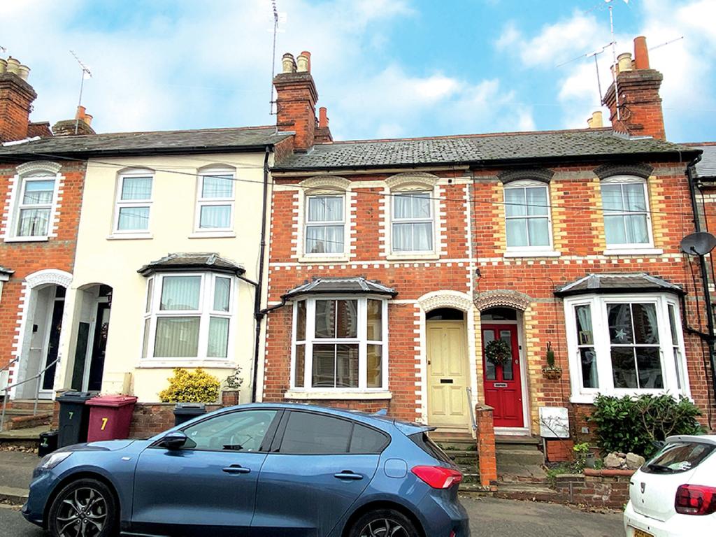 9 Belle Vue Road, Reading, Berkshire 3 bed terraced house £150,000