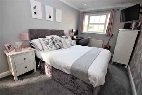 3 bedroom detached house for sale - Holnest Road, Poole, Dorset, BH17