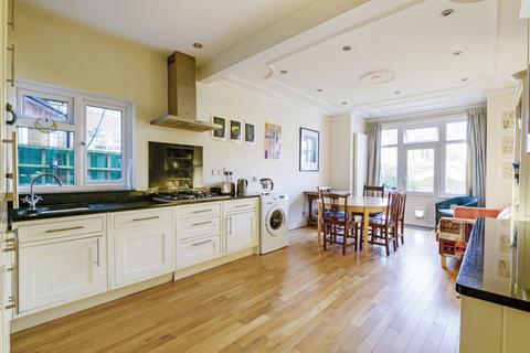2 Tewkesbury Terrace, London, N11 2LT
