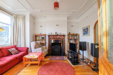 2 Tewkesbury Terrace, London, N11 2LT