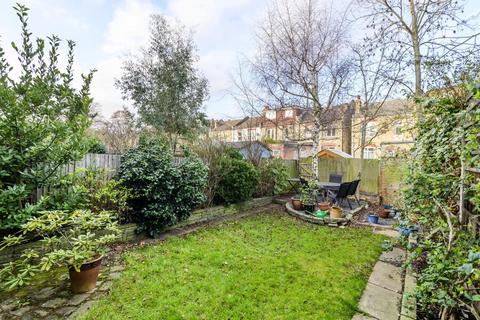 2 Tewkesbury Terrace, London, N11 2LT
