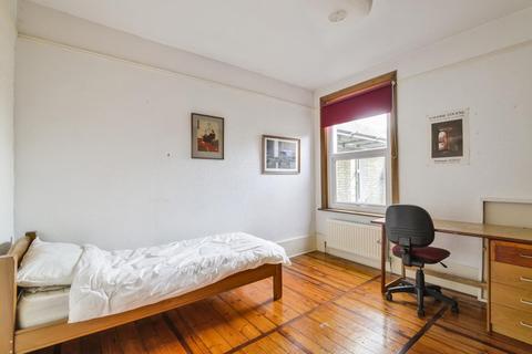 2 Tewkesbury Terrace, London, N11 2LT