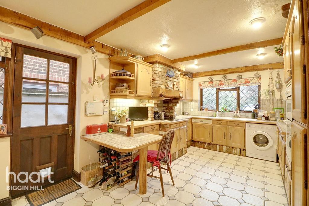 Sutherland Avenue, Biggin Hill 4 bed detached house £699,950