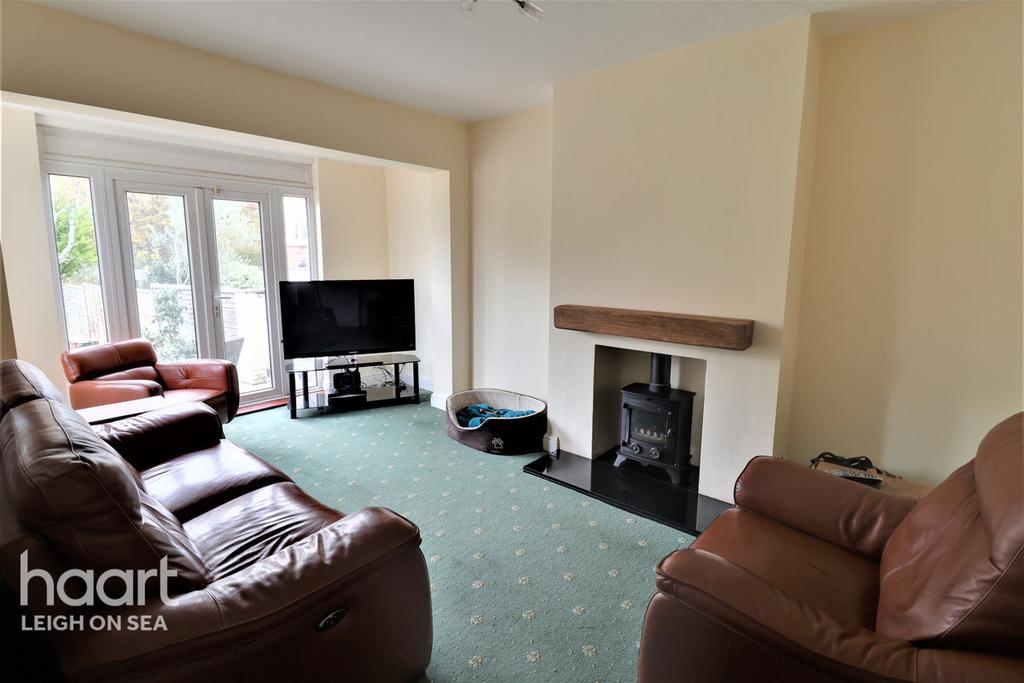 Vardon Drive, LeighOnSea 3 bed semidetached house £550,000