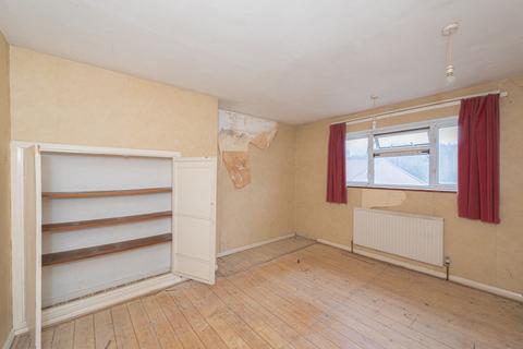 40 Clare Crescent, Leatherhead, KT22 7RQ