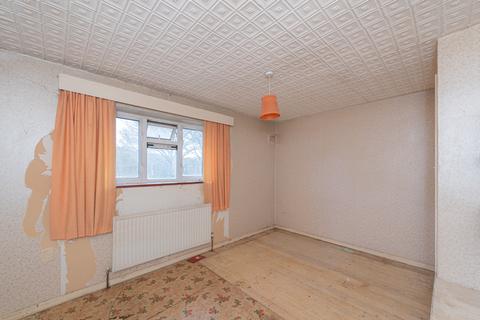 40 Clare Crescent, Leatherhead, KT22 7RQ
