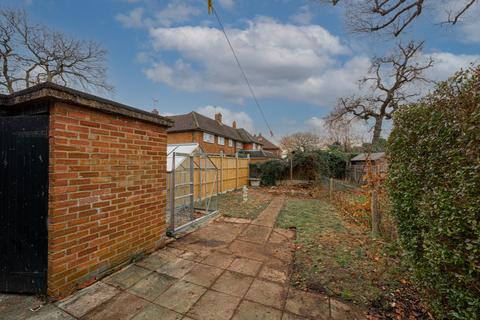 40 Clare Crescent, Leatherhead, KT22 7RQ