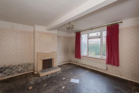 40 Clare Crescent, Leatherhead, KT22 7RQ
