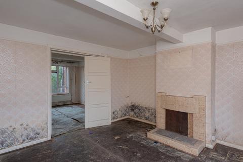 40 Clare Crescent, Leatherhead, KT22 7RQ