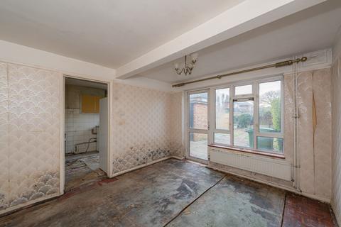 40 Clare Crescent, Leatherhead, KT22 7RQ