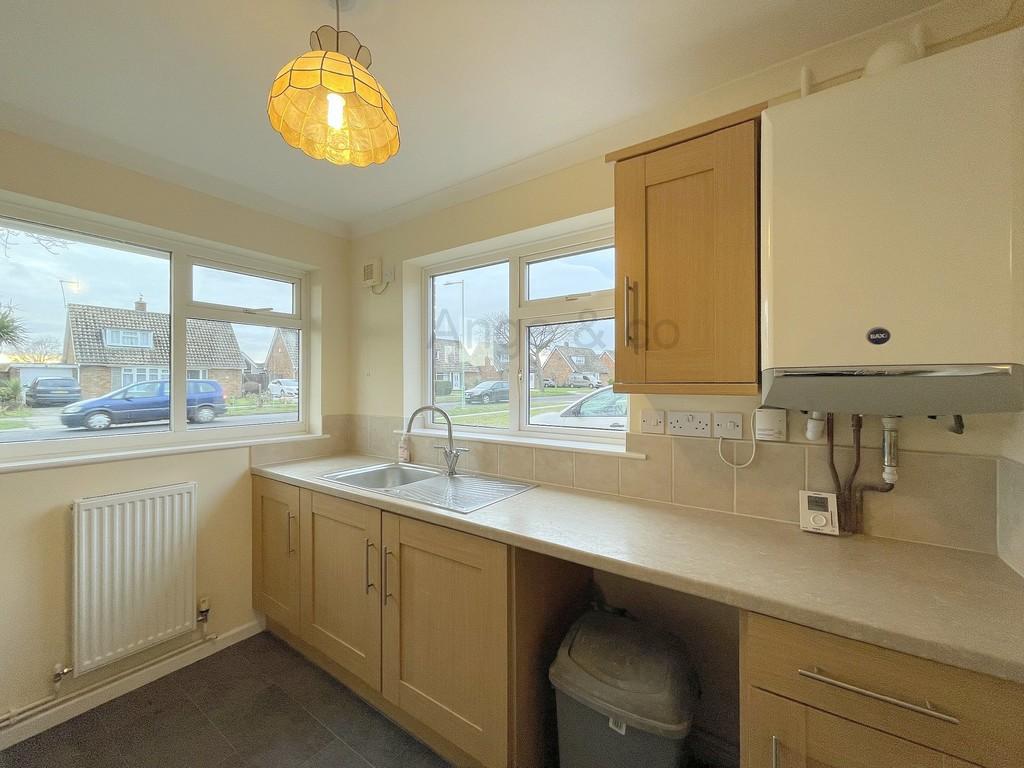 Westwood Avenue, Lowestoft 2 bed semidetached bungalow £225,000